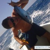 Encuentra Hombres solteros en Paradas