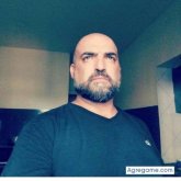 Busco: Gente con buena onda..no soy celoso..toco guitarra