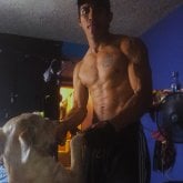 Una mujer de 25 a 40 guera morena alta