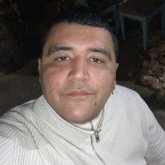 Desempleado. Busco ligar. Soltero mido