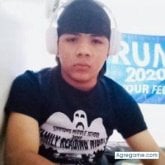 Una chica. Tranquilo y honesto. Escuchar