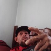 Trabajador estudiante. Busco ligar.