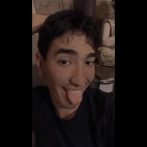 Trabajador. Busco hacer amistades.