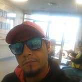 177 cm ,pelo negro. Soltero, ojos café.