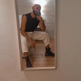 Conocer gente , pero mejor una buena