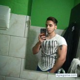 Tomas1997 chico soltero en Villa Ballester