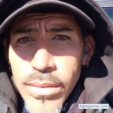 Busco ligar. Todo menos la soledad.