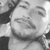 De 30 a 60 años. Alegré algo tímido.