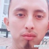 Me defino: Discreto, responsable, decidido,
28 años delgado