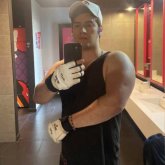 Camarero y tiktoker. Mujeres solamente