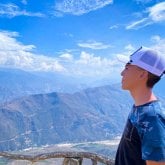 Alguien a quien pueda conocer.