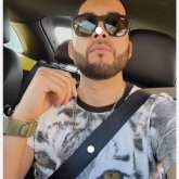 Conductor. Busco una mujer guapa.