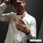 Universitario. Busco pareja. Chicas