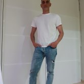 Busco pareja. Quedar y lo que surja.