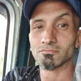 Busco: Busco nuevas amistades y si pasa algo mejor Me