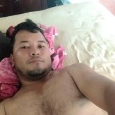 Mujeres. Hombre sencillo humilde.