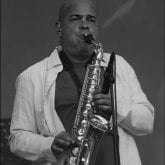 Mujeres, entre 18 y 40 años. Soltero.