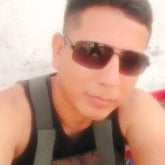 Piloto profesional. Busco ligar. Mujer.