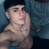 Busco chatear. Soy soltero.