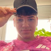 Todo lo que quiera. Me gusta las chicas.