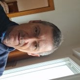 Mujeres, buena persona y mona. Serio y