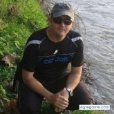 Empleado. Busco conocer gente. Mujerer