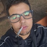 Estudiante. Busco conocer gente. Busco