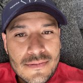 Busco chatear. Amigas. Alegre y muy