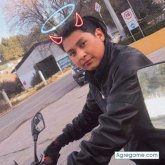 Trabajo. Busco pareja. A una chica.