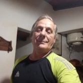 Una mujer simple y ubicada. Trabajador