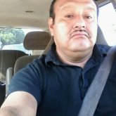 Trabajo en restaurante. Busco pareja.