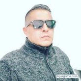 Empleado. Busco ligar. Feliz y loco