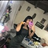 Mujeres una relación seria. Jugando 
Y