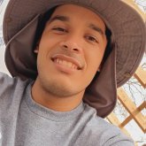 Busco ligar. Bien alegre.