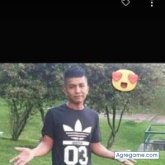 Busco ligar. Lo que sea. Me lo guardo.