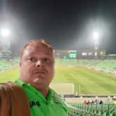 Montacargas. Busco pareja. Una pareja.