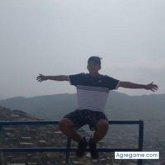 Busco pareja. Amistades. Feliz Alegre.