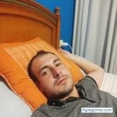 Busco pareja. Cerca. Guay. Hablamos.