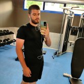 Electricista. Busco conocer gente.