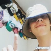 Busco hacer amistades. Trabajador.