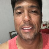 Mmm. Gente. Pasarla bien sin complicar.