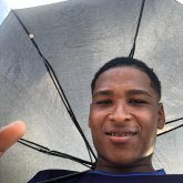 Bailar dialogar y entre otros cosas. Soy