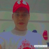 Busco ligar. Mujeres. Un hombre rico.