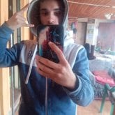 Pareja y amistad y eso. Soltero bajo