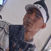 Soltero flaco divertido 😃.