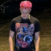 Busco ligar. Una mujer hermosa sencilla