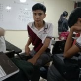 Estudiante. Una pareja de para chatear.