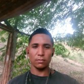 En la casa. Busco mujeres y tengo 28. Me