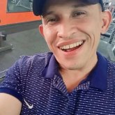 Busco pareja. Una mujer alegre y de