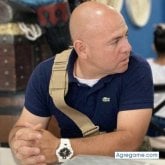 Busco pareja. Amigas. Discreto. De todo.